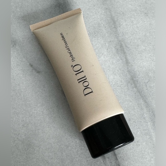 NEW DOLL 10 DEEP- DOLL VAULT HYDRAGEL FOUNDATION - Picture 3 of 5
